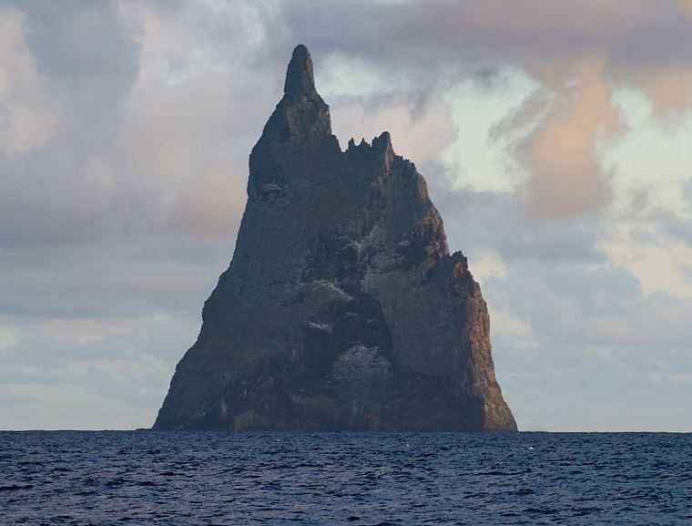 Top 10 Amazing Uninhabited Islands around the World, Ball's Pyramid