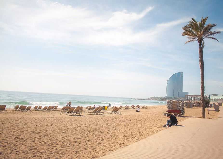 Top 10 Best City Beaches in the World, Barceloneta