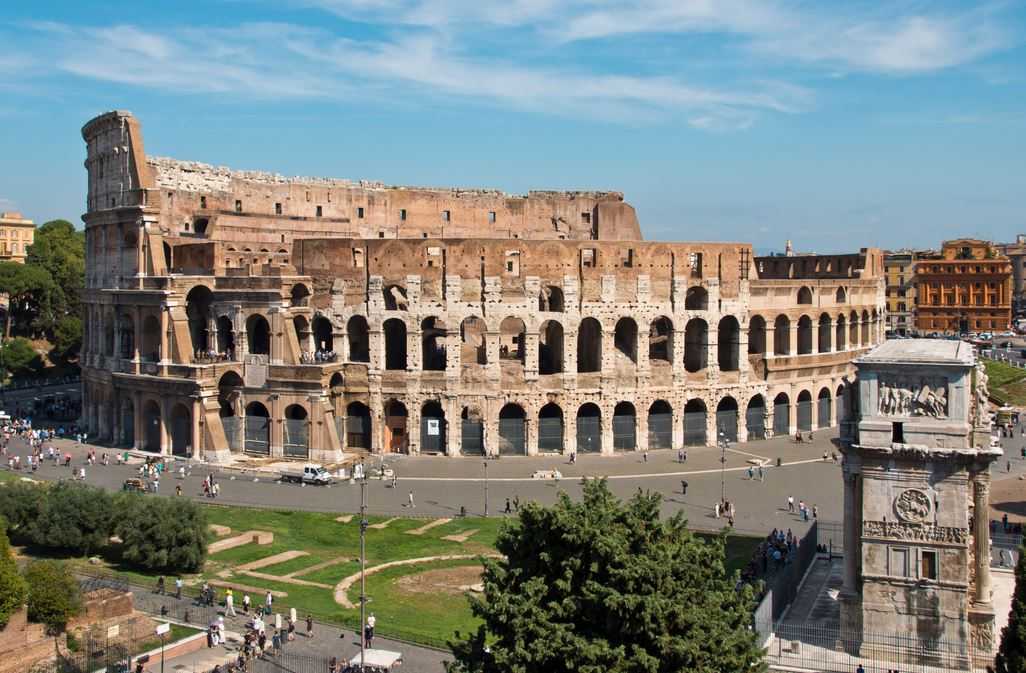 Top 10 Most Famous Roman Amphitheaters, Colosseum