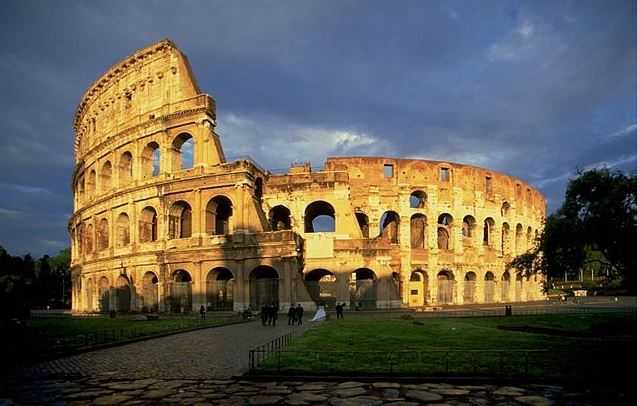 Top 10 Tourist Attractions in Italy, Colosseum