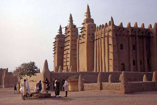 Top 10 Amazing Mud Brick Buildings, Great Mosque of Djenne