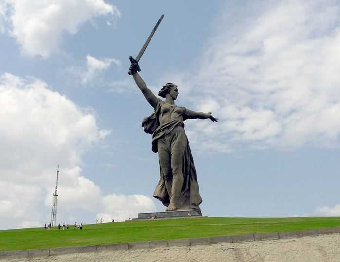 Top 10 World Famous Statues, Mother Russia Statue