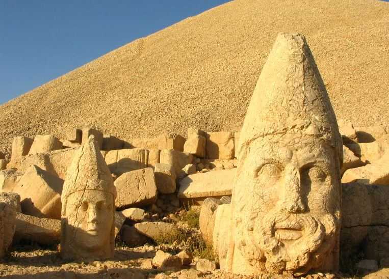 Top 10 World Famous Statues, Mount Nemrut