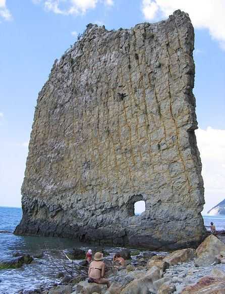 Top 10 Most Spectacular Sea Stacks around the World, Sail Rock