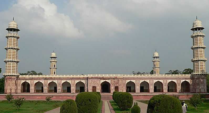 Top 10 Most Famous Mausoleums in the World, Tomb of Jahangir