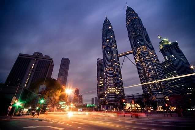 Top 10 Tourist Attractions in Malaysia, Petronas Twin Towers