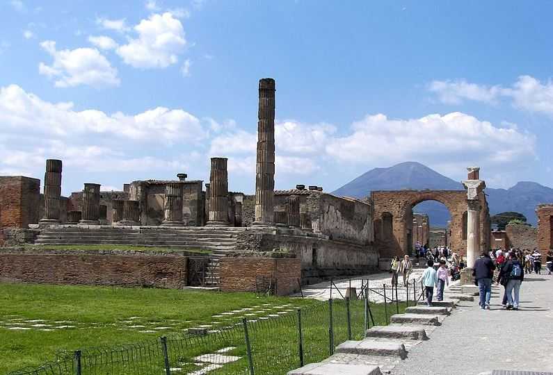 Top 10 Most Famous Ancient Roman Monuments, Pompeii