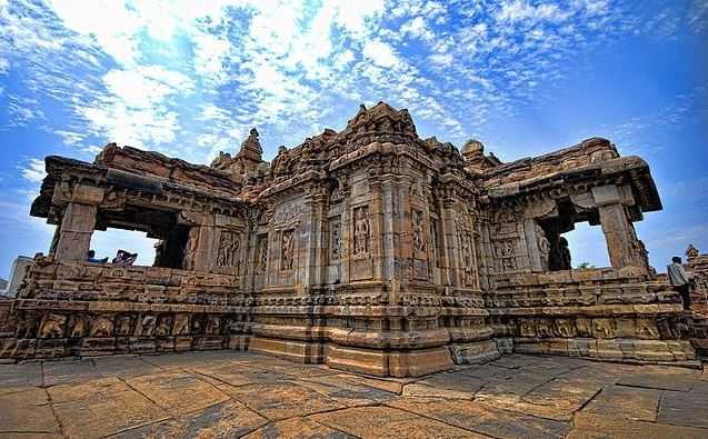 Virupaksha Temple, tourist destinations in India 