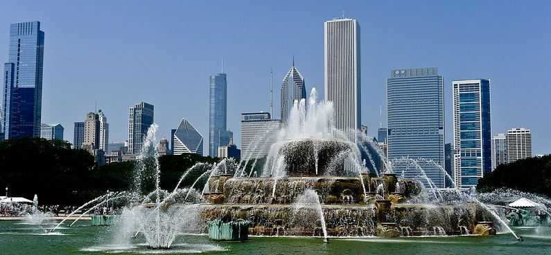 Buckingham Fountain, tourist attractions in Chicago