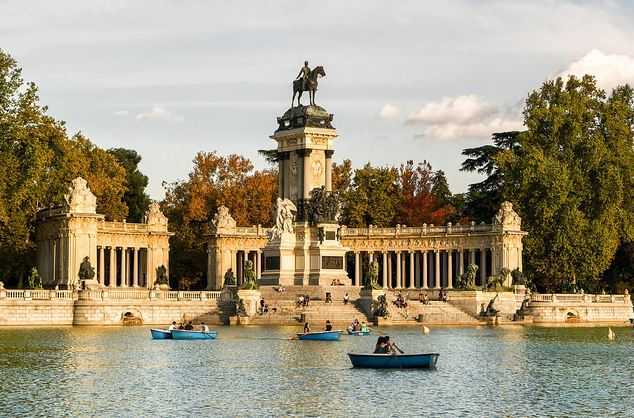 Retiro Park, places to visit in Madrid