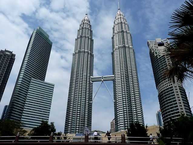 Top 10 Iconic Skyscrapers around the World, Petronas Twin Towers
